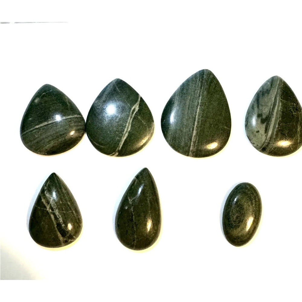 Beautiful Banded Serpentine cabs